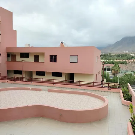 Apartment With Balcony And Free Wifi